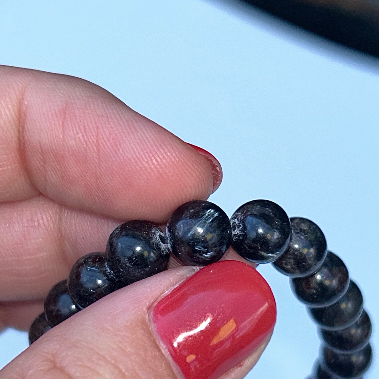 Arfvedsonite w/ Garnet 8mm
